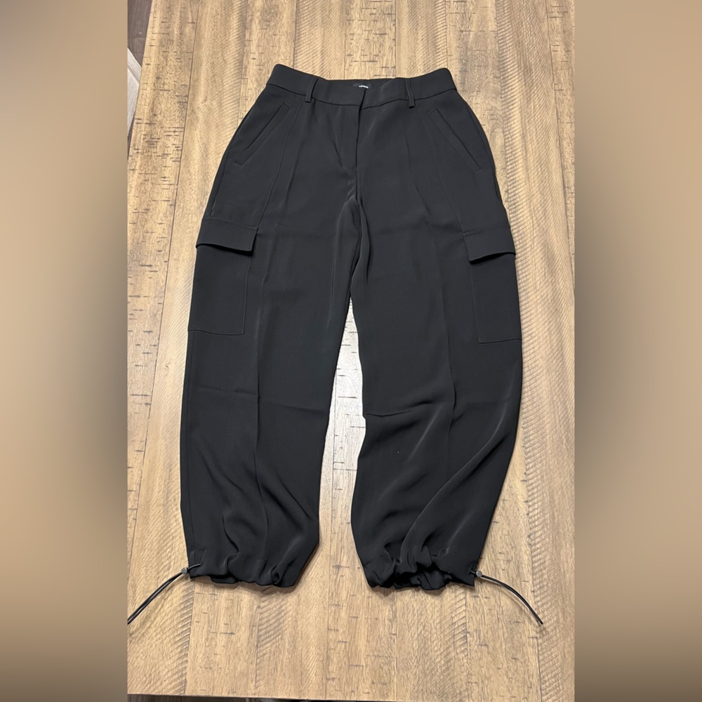 NWOT Express Cargo Pants size 6 Short